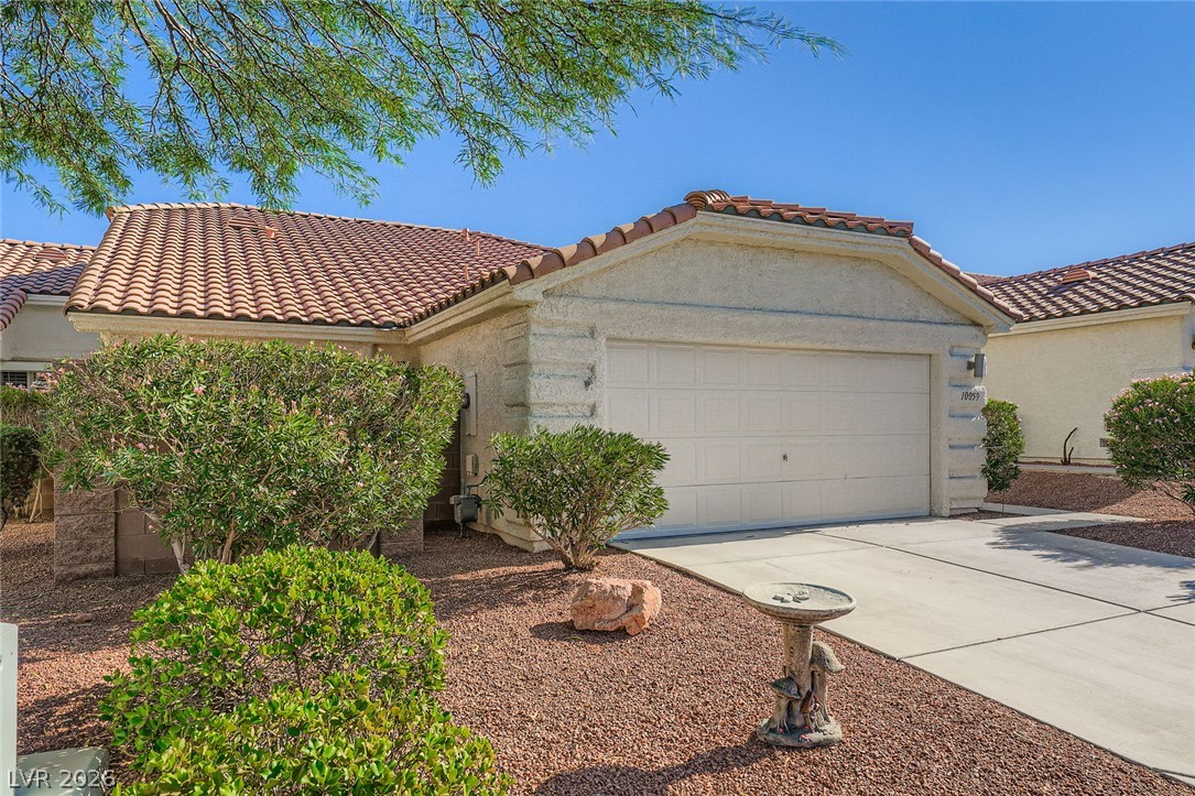 10059 Oak Creek Canyon Avenue Property Photo 3