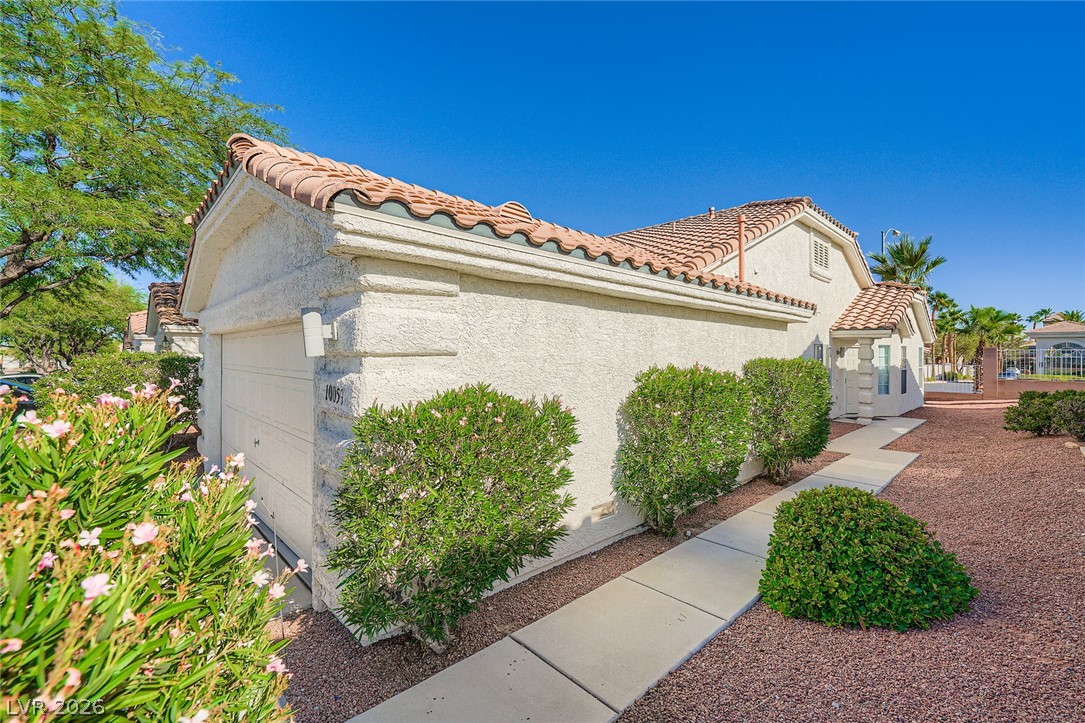 10059 Oak Creek Canyon Avenue Property Photo 6