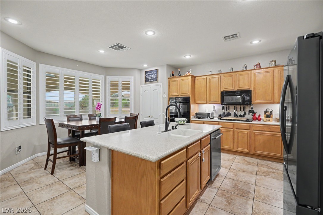 855 Sun Shimmer Place Property Photo 4