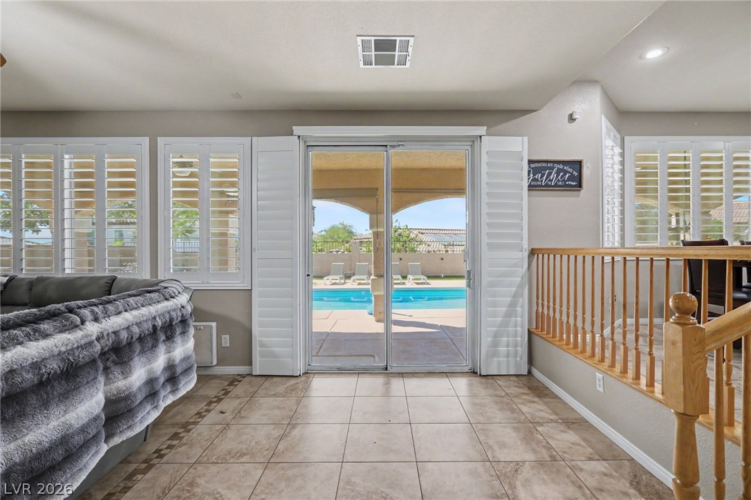 855 Sun Shimmer Place Property Photo 5