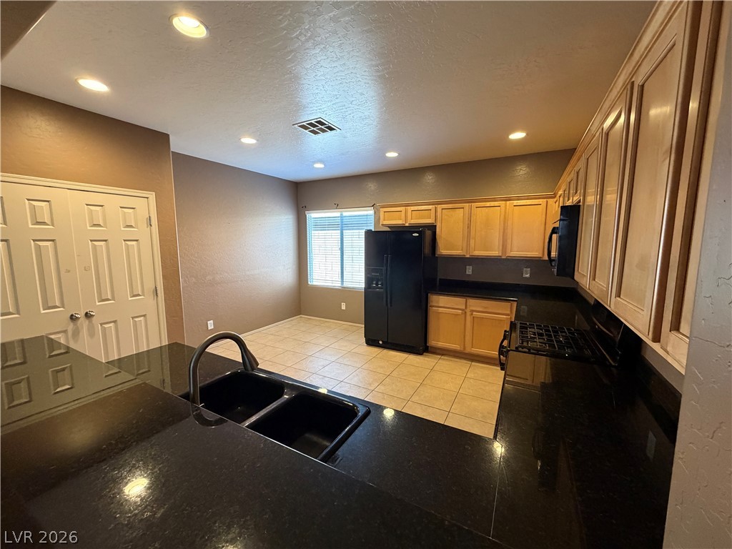 2588 Lockerbie Street Property Photo 10