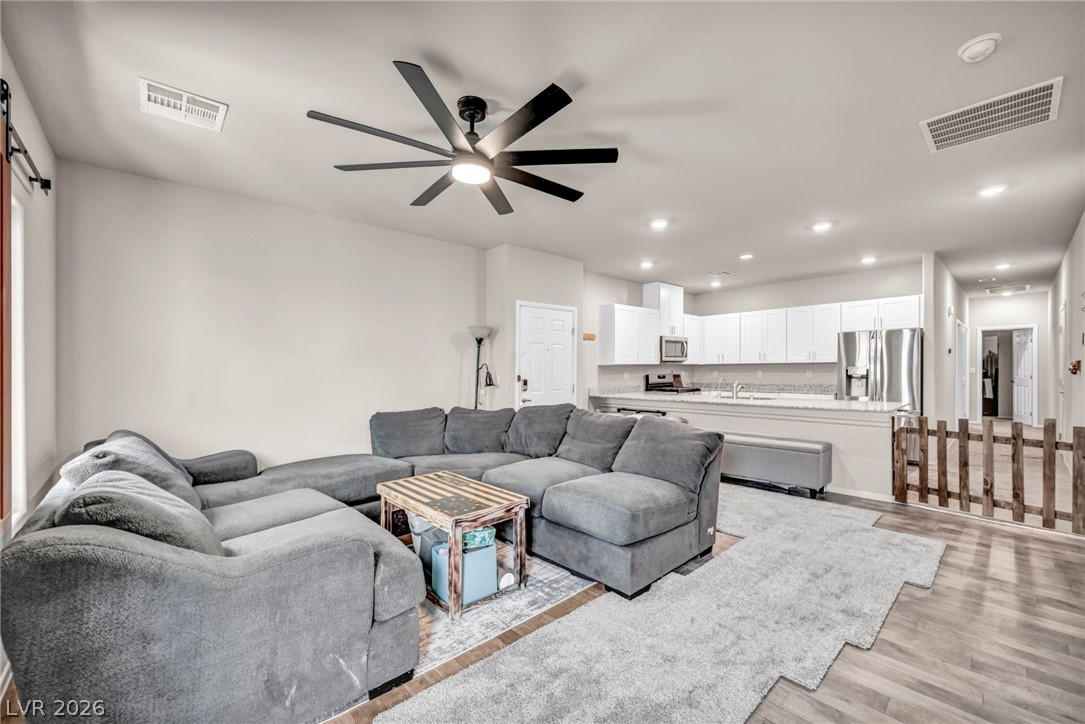 7554 Crested Moon Street Property Photo 4