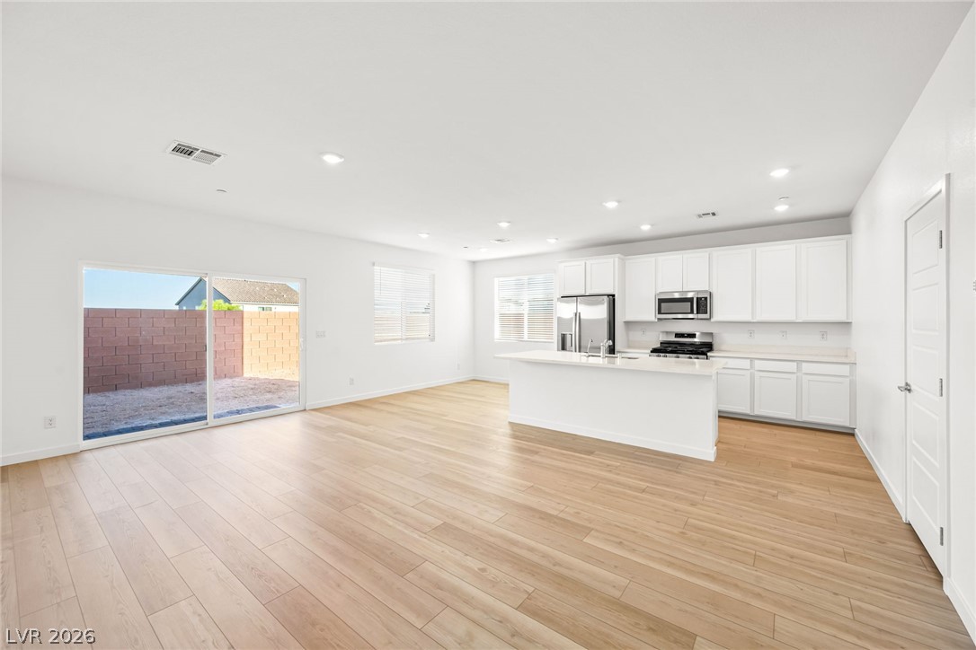 9572 Sagebrush Grove Street Property Photo 3