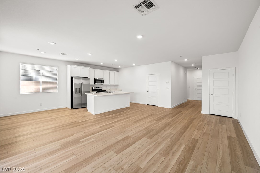 9572 Sagebrush Grove Street Property Photo 4