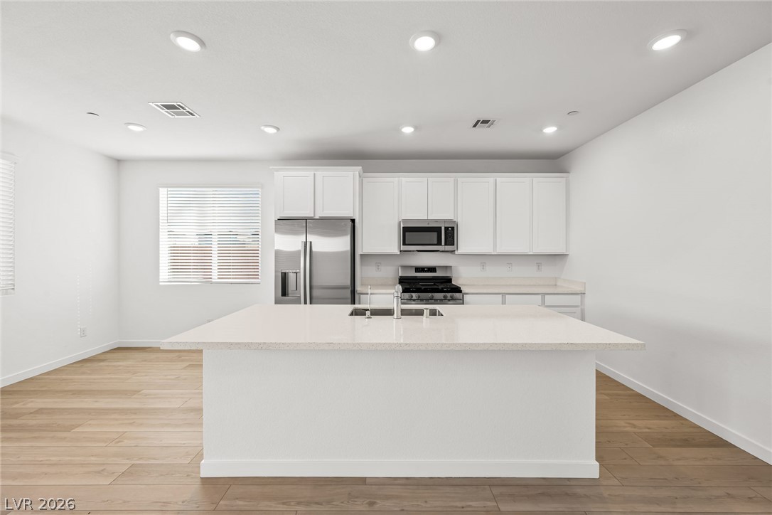 9572 Sagebrush Grove Street Property Photo 6