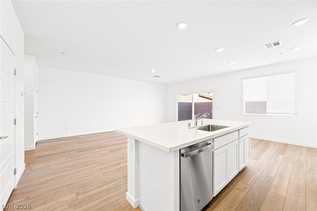 9572 Sagebrush Grove Street Property Photo 10