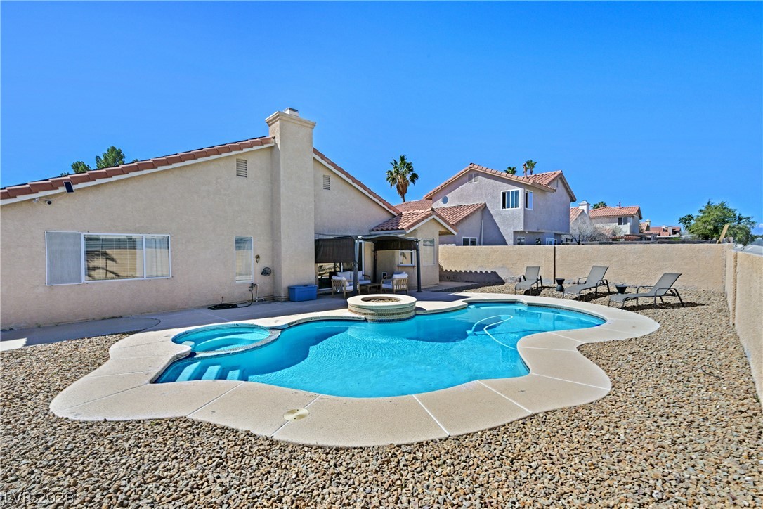 1828 Escondido Terrace Property Photo 1