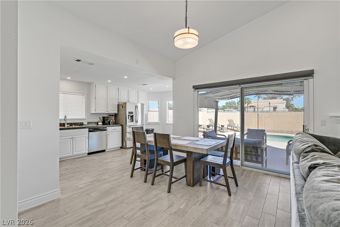 1828 Escondido Terrace Property Photo 3