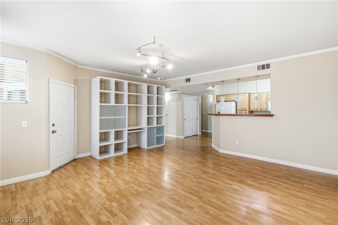 5855 Valley Drive 1080 Property Photo 3