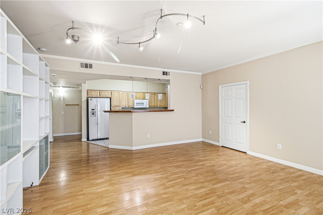5855 Valley Drive 1080 Property Photo 4