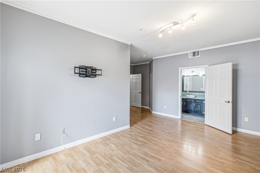 5855 Valley Drive 1080 Property Photo 10