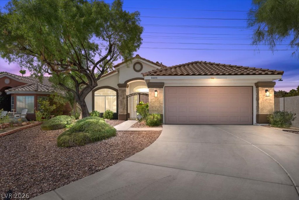 1601 Diamond Oaks Court Property Photo 1