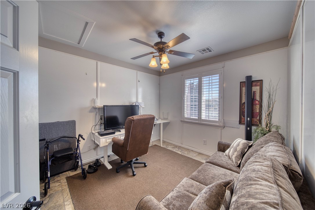 800 East Jaybird Street Property Photo 12