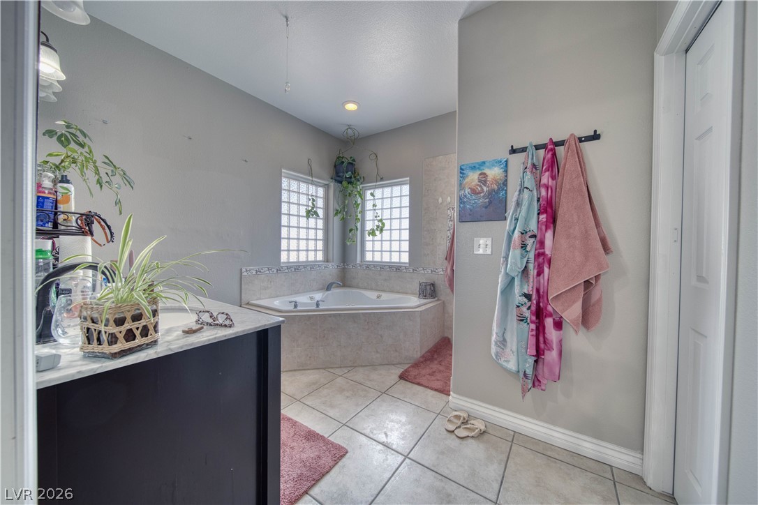 800 East Jaybird Street Property Photo 15