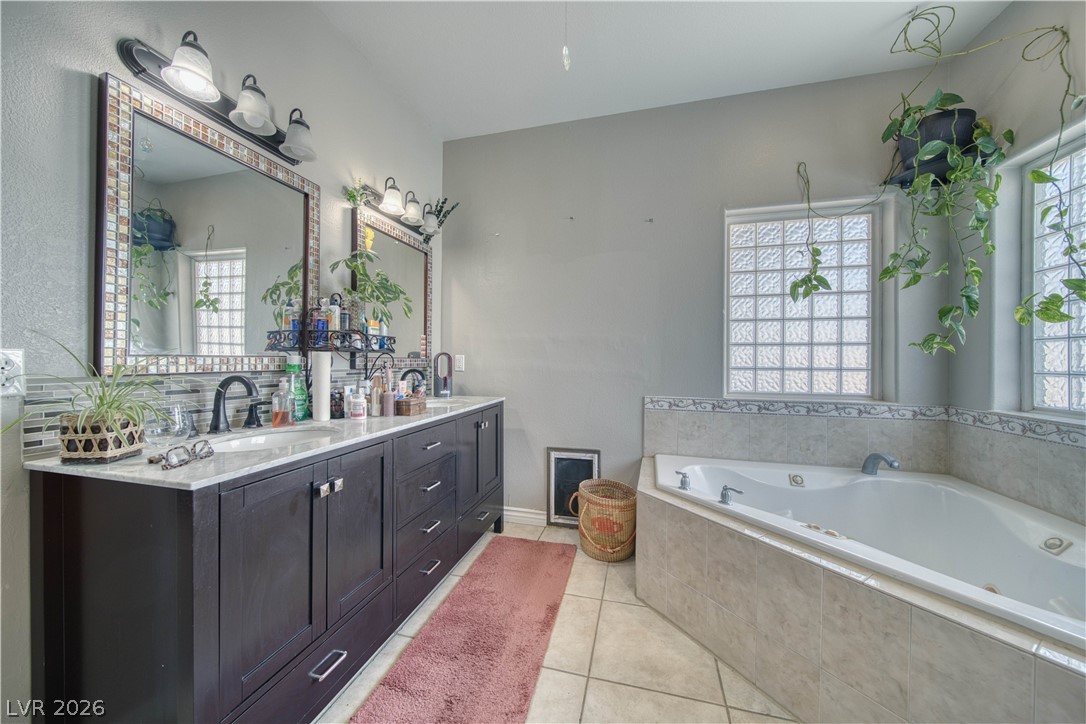 800 East Jaybird Street Property Photo 16