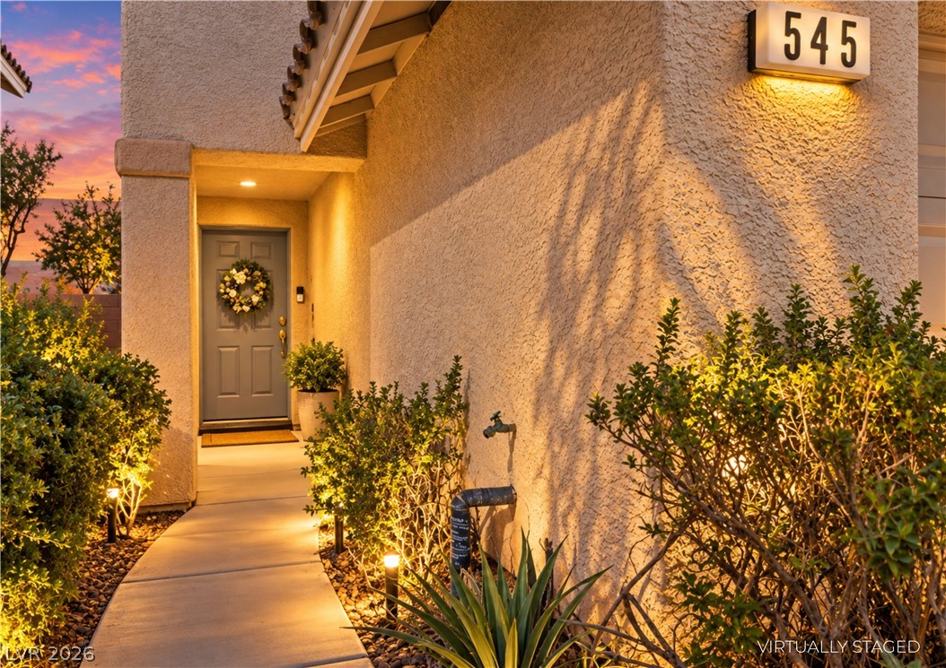 545 Aspen Leaf Street Property Photo 4