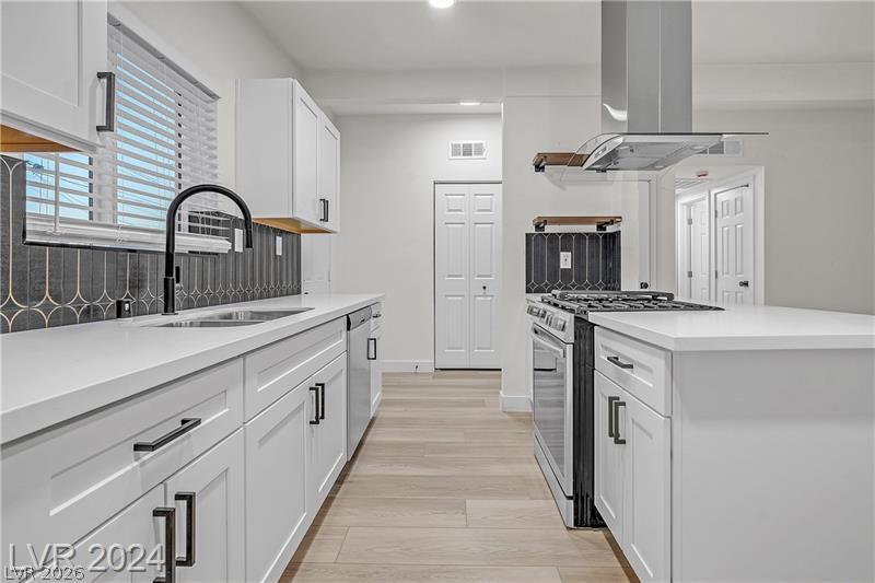 1660 Capistrano Avenue Property Photo 3