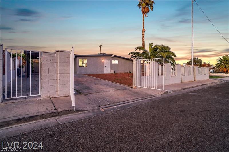 1660 Capistrano Avenue Property Photo 7