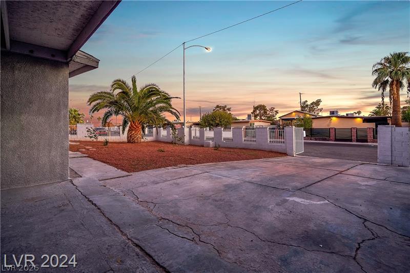 1660 Capistrano Avenue Property Photo 8