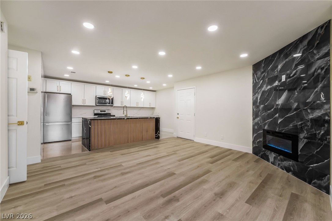 2200 South Fort Apache Road 2073 Property Photo 9