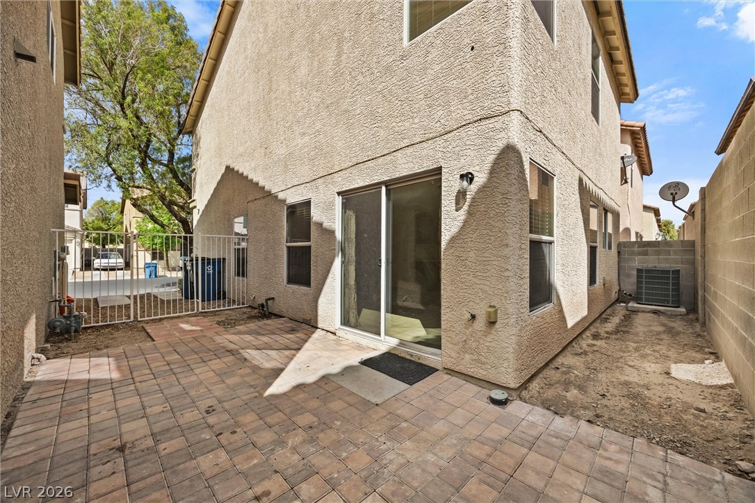 1194 Golden Apple Street Property Photo 4