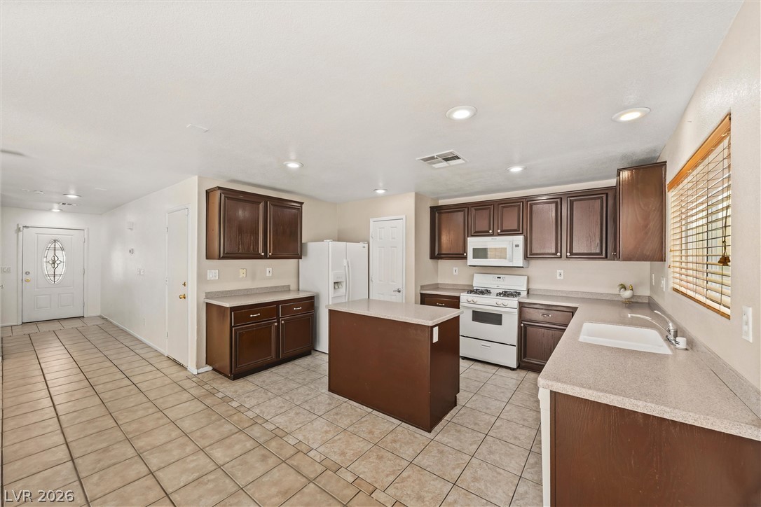 1194 Golden Apple Street Property Photo 9