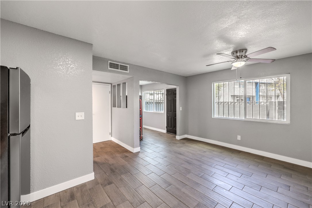 714 East Nelson Avenue F Property Photo 5