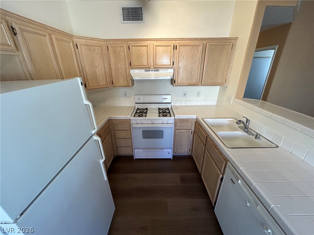 2110 Los Feliz Street 1002 Property Photo 4