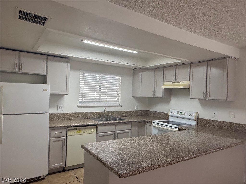4451 Rich Drive B Property Photo 2