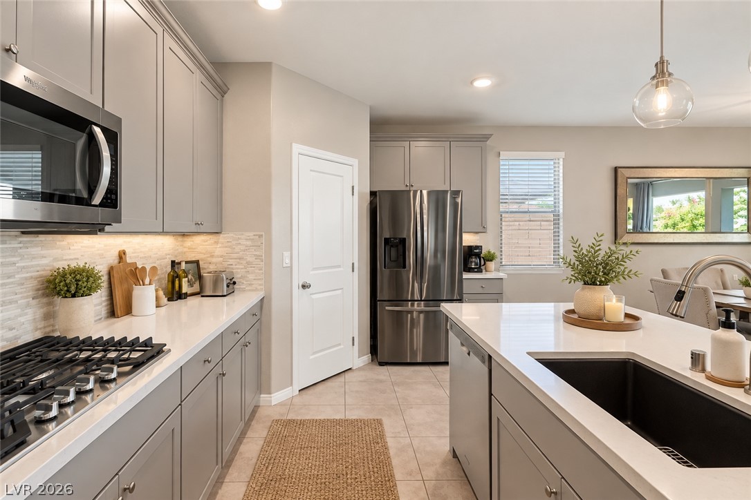 10676 Glowing Dawn Avenue Property Photo 7
