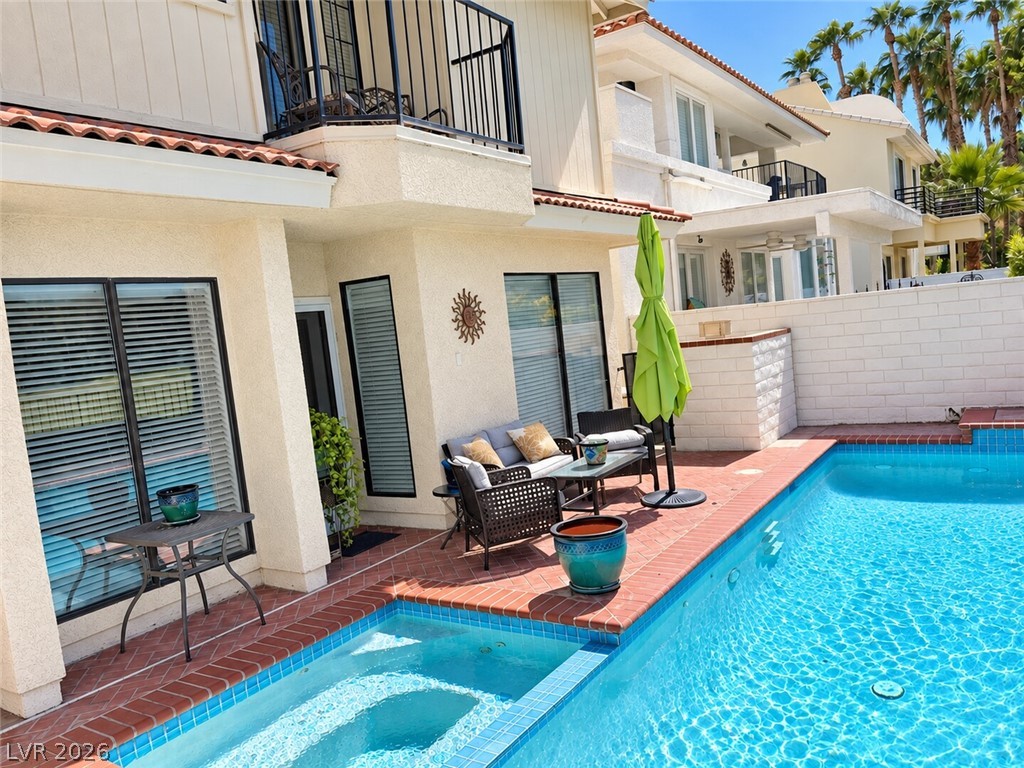 2823 Queens Courtyard Drive Property Photo 1