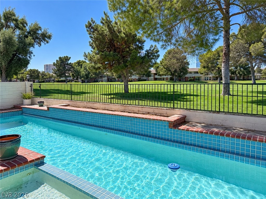 2823 Queens Courtyard Drive Property Photo 2