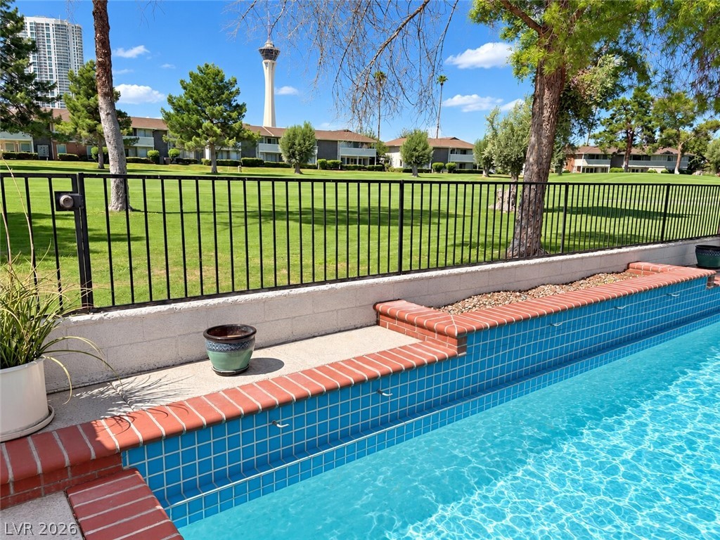 2823 Queens Courtyard Drive Property Photo 3