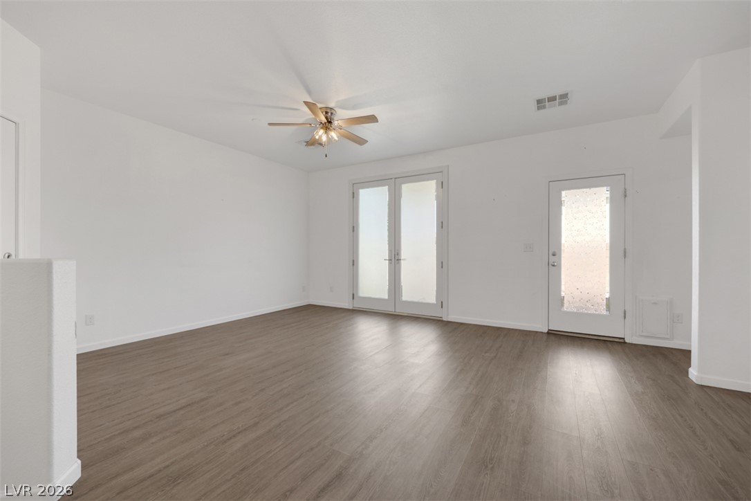 976 Crescent Falls Street Property Photo 3