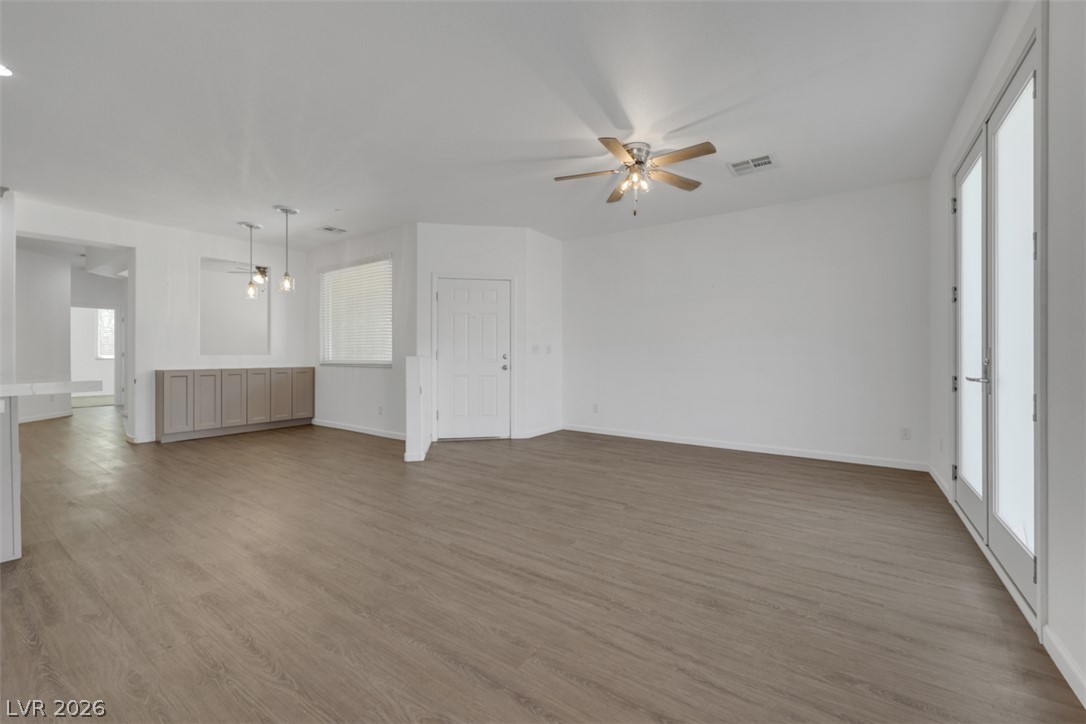 976 Crescent Falls Street Property Photo 5