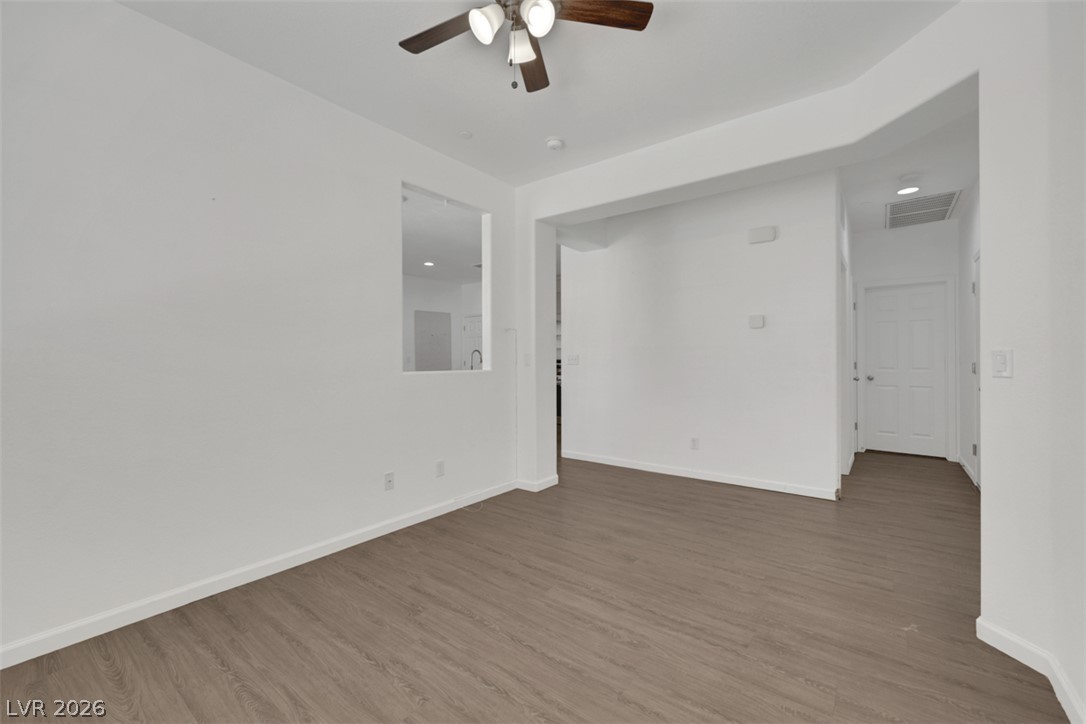 976 Crescent Falls Street Property Photo 15