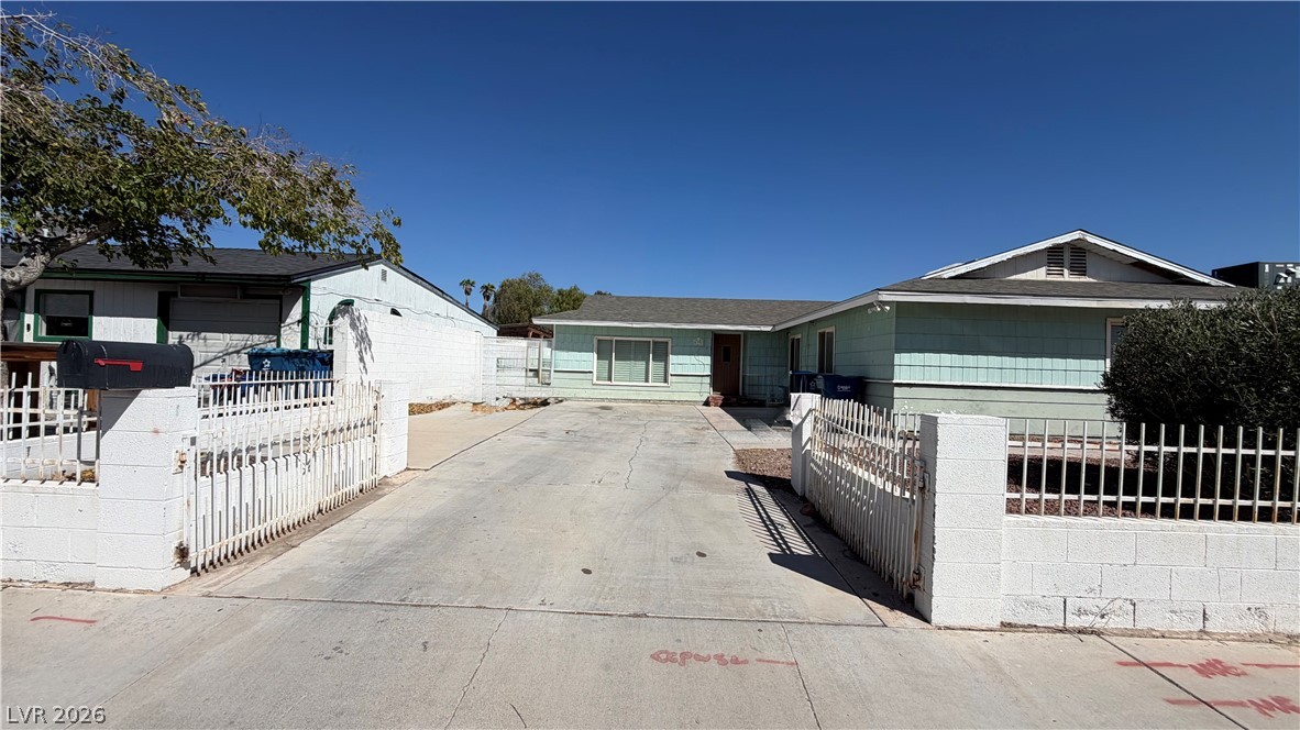 6206 West University Avenue Property Photo 1
