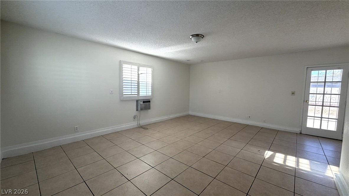6206 West University Avenue Property Photo 3
