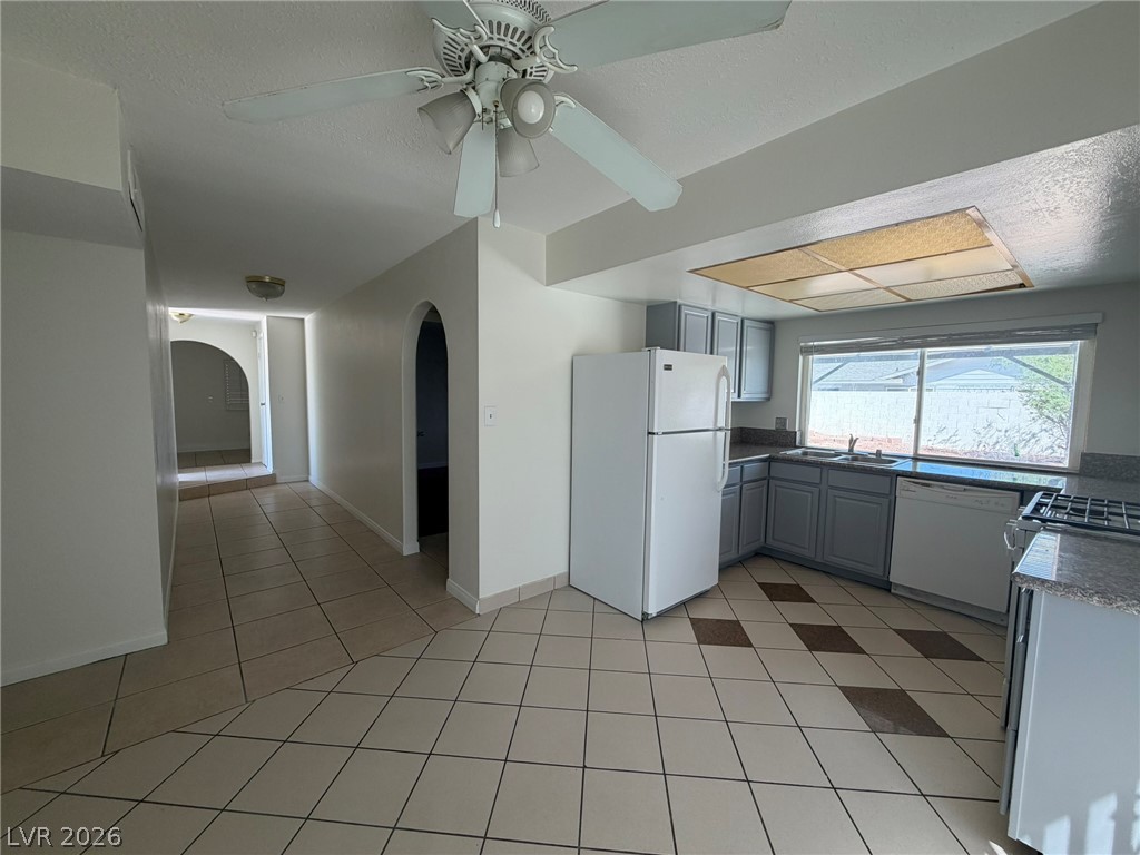 6206 West University Avenue Property Photo 8