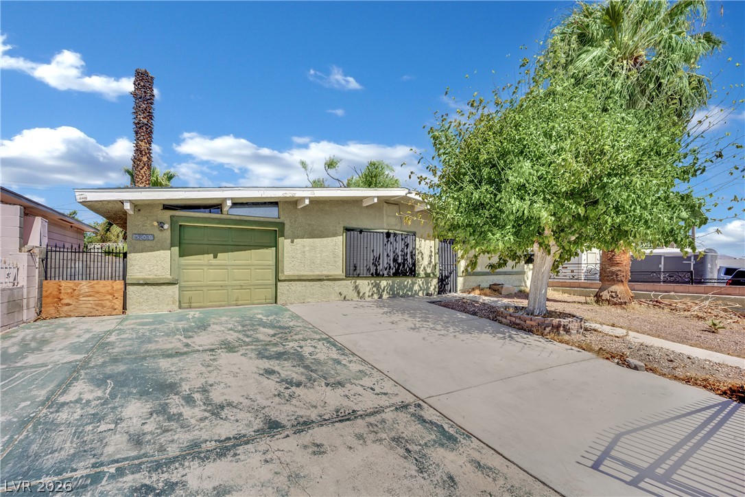 500 Recco Avenue Property Photo 3