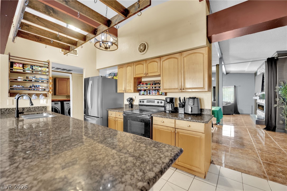 500 Recco Avenue Property Photo 16