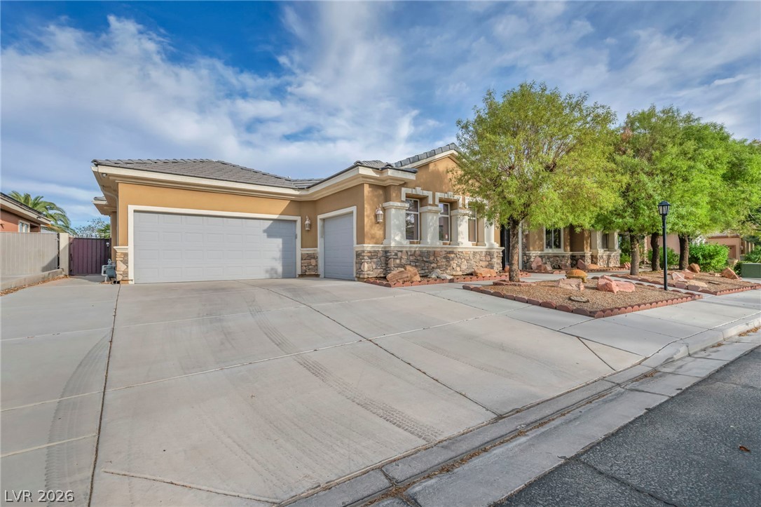 8114 Villa Del Cielo Street Property Photo 5