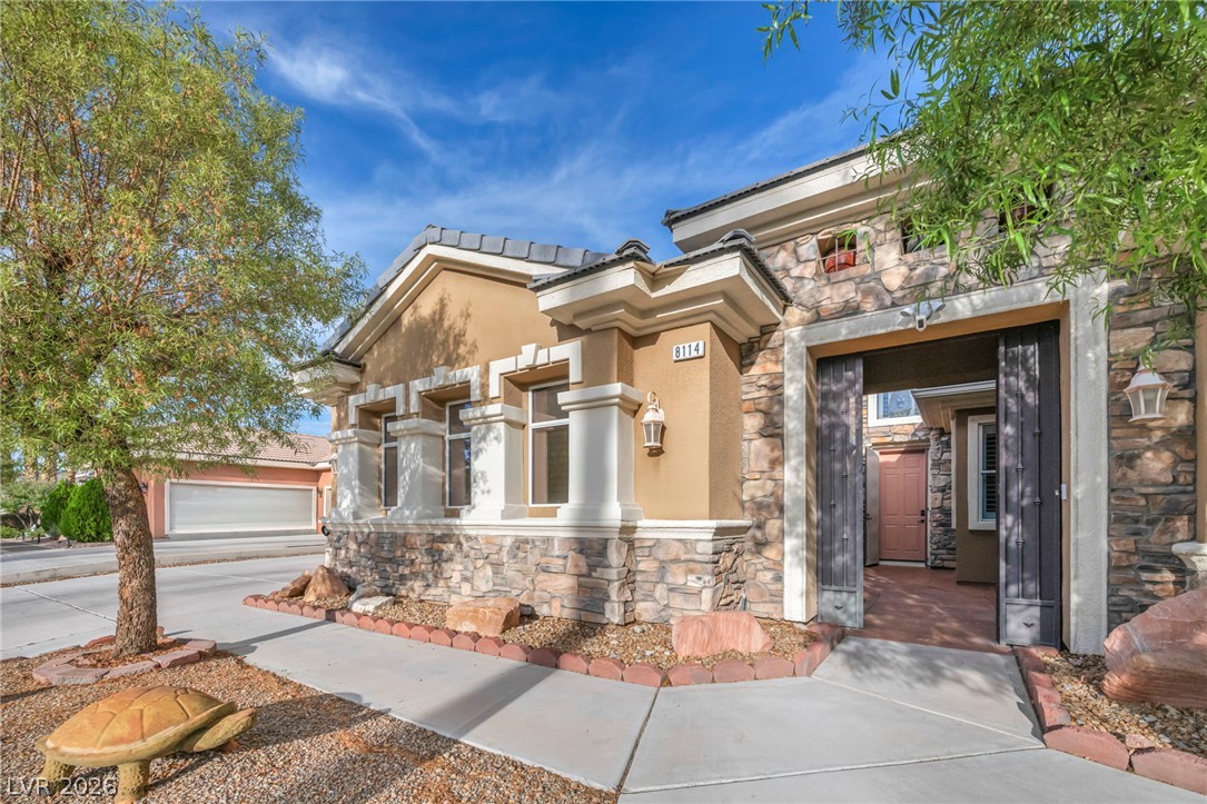 8114 Villa Del Cielo Street Property Photo 7
