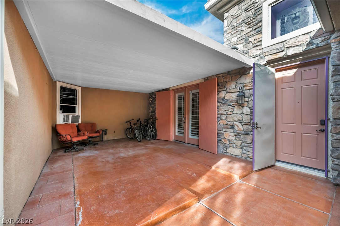 8114 Villa Del Cielo Street Property Photo 8