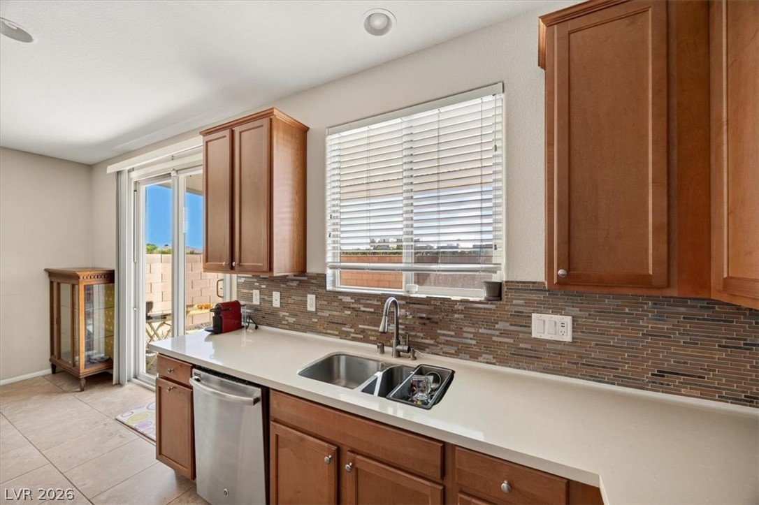 6480 Sunnyhill Street Property Photo 13