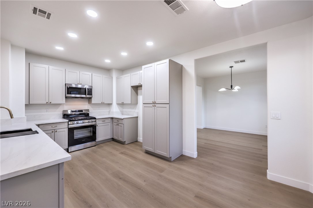 1001 Washington Oaks Street Property Photo 2