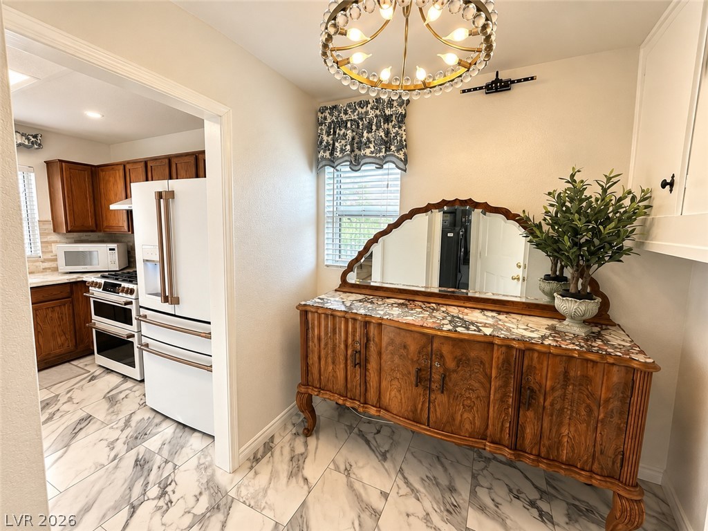 8613 Villa Ridge Drive Property Photo 3
