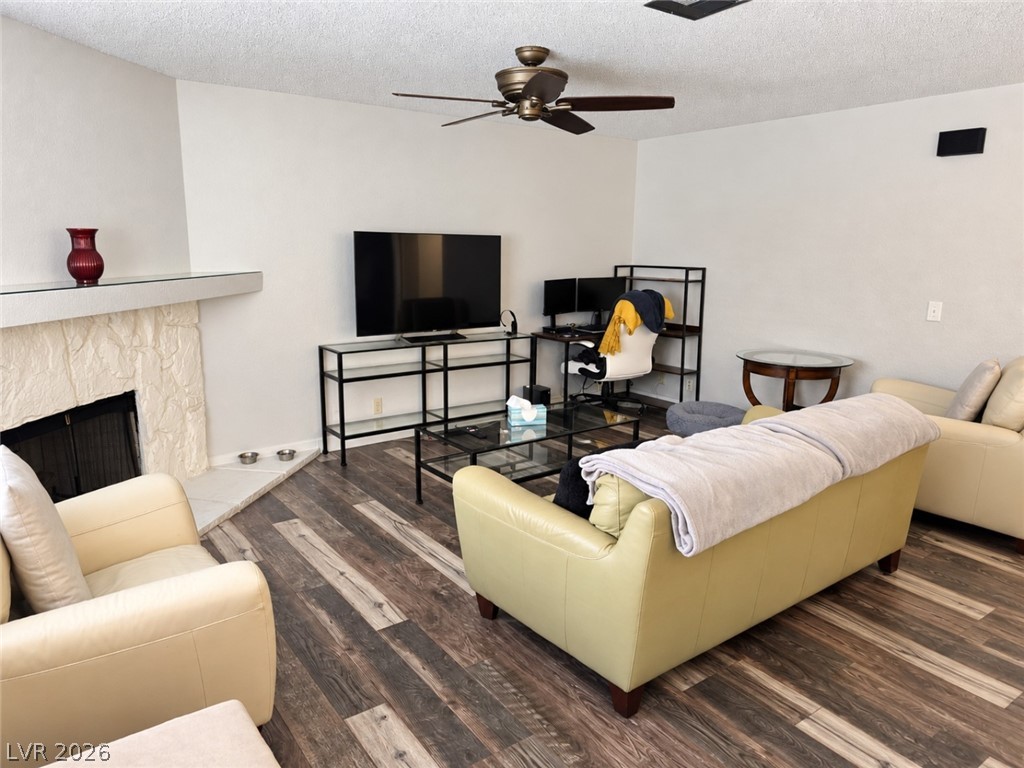 905 Rockview Drive 202 Property Photo 2