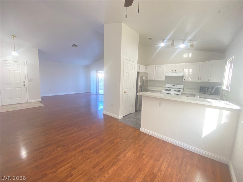 608 Maxley Court Property Photo 4
