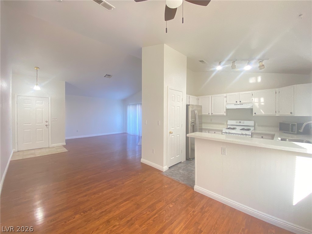 608 Maxley Court Property Photo 6